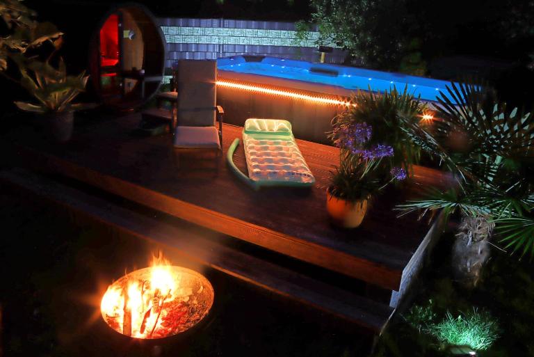Berlinurlaub im Grünen, 6 Betten, Pool, Sauna, Spielplatz, Grill, Tischtennis - Bed and Breakfast Blankenfelde