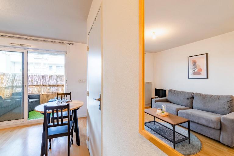 Well-equipped studio with balcony - Chambres d'hôtes Séné