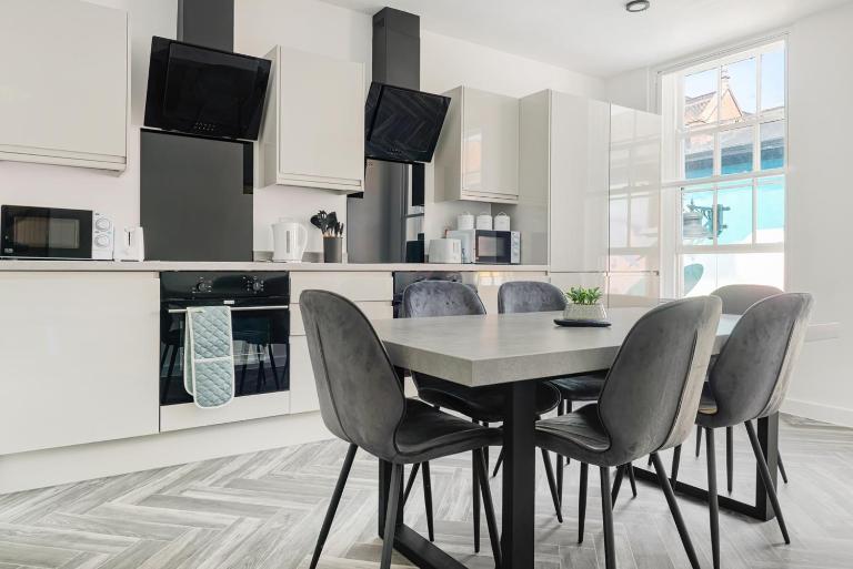 6 Ensuite Bed Apartment in Prime Location - B&B Nottingham