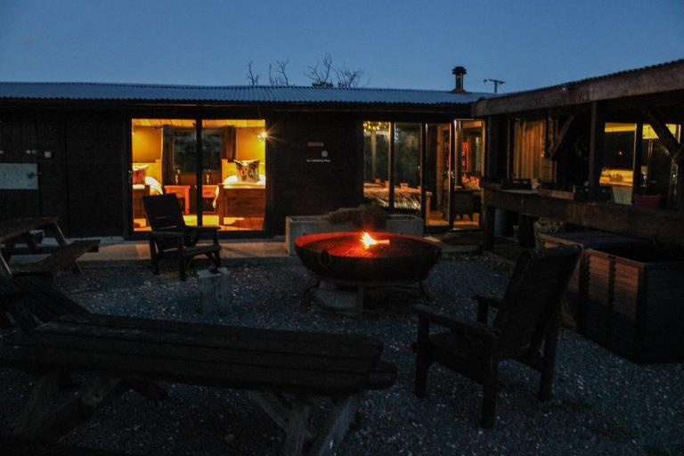 Drumcoltran Cabin by SkyBears Holidays - Puppy Lounge, Arcades, Games room - B&B Newton by Toft
