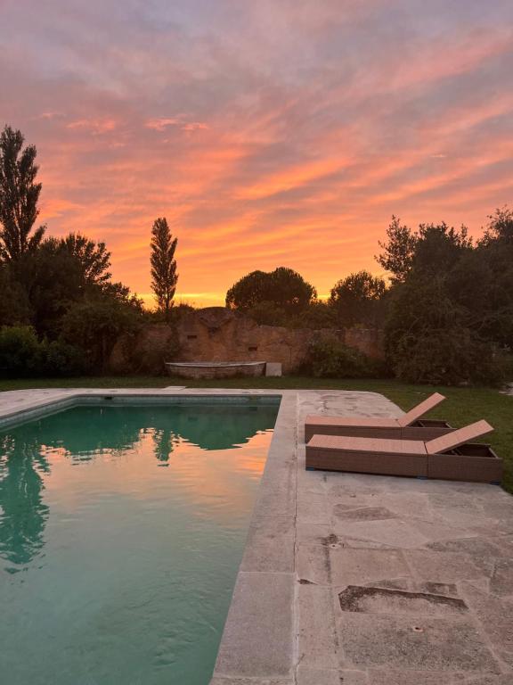 Maison 2 ch en campagne 5 mn du centre en voiture avec possibilité piscine familiale - Bed and Breakfast Salon-de-Provence