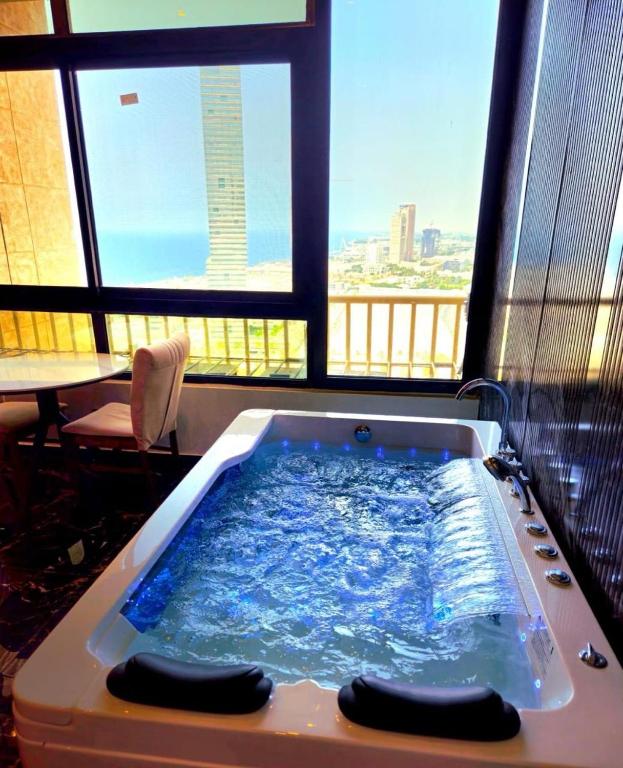 Suger Suite Sea View جناح سطح القمر اطلاله بحريه - Bed and Breakfast Djedda