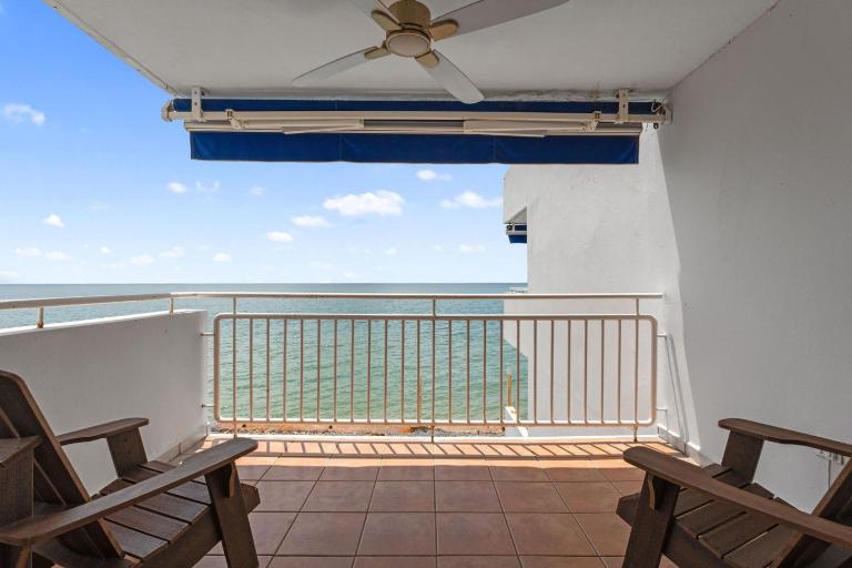 Adlin's Beachfront Condo | Stunning Ocean Views - Ferienwohnung Stella