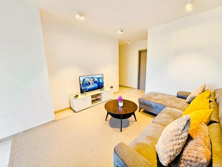 Elegant 3BR Retreat with terraces&parking - Bed and Breakfast Luxemburg