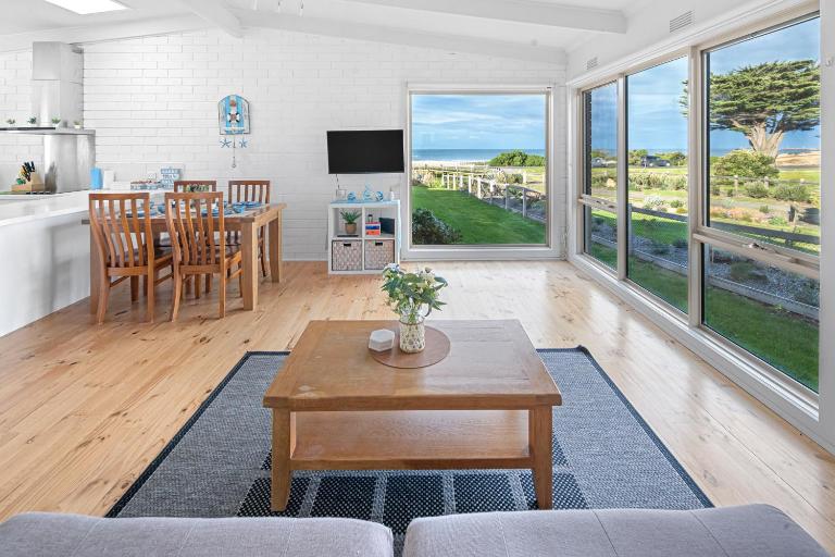 Sandy Toes & Salty Kisses - B&B Apollo Bay