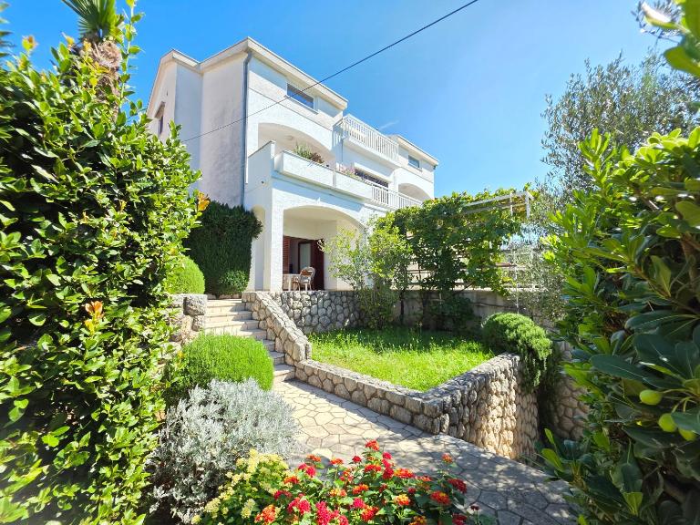 BOTI Apartments with terrace - Chambres d'hôtes Dramalj