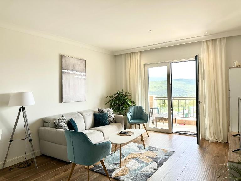 Contemporary One Bedroom Apartment - Lustica Centrale - B&B Tivat