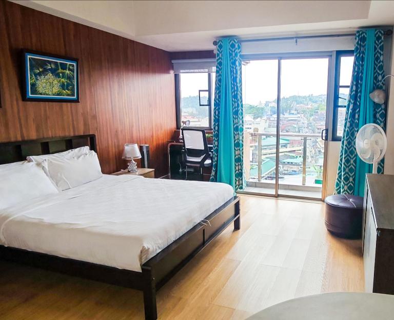 Baguio Cedar Peak Balcony with View Near Session Road - Bed and Breakfast Baguio City
