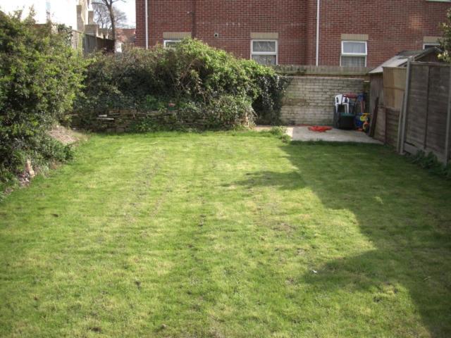 Open plan flat with large garden close to beach - B&B Bournemouth