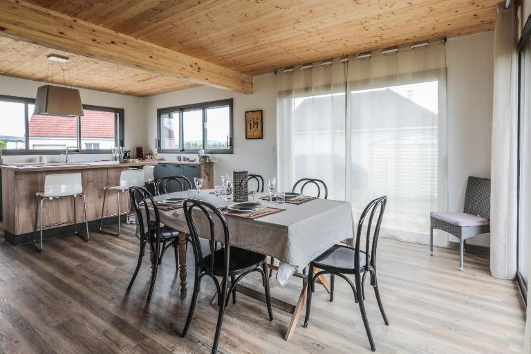 Cozy House Close to Les Salines Royales with Parking and WiFi - B&B Arc-et-Senans