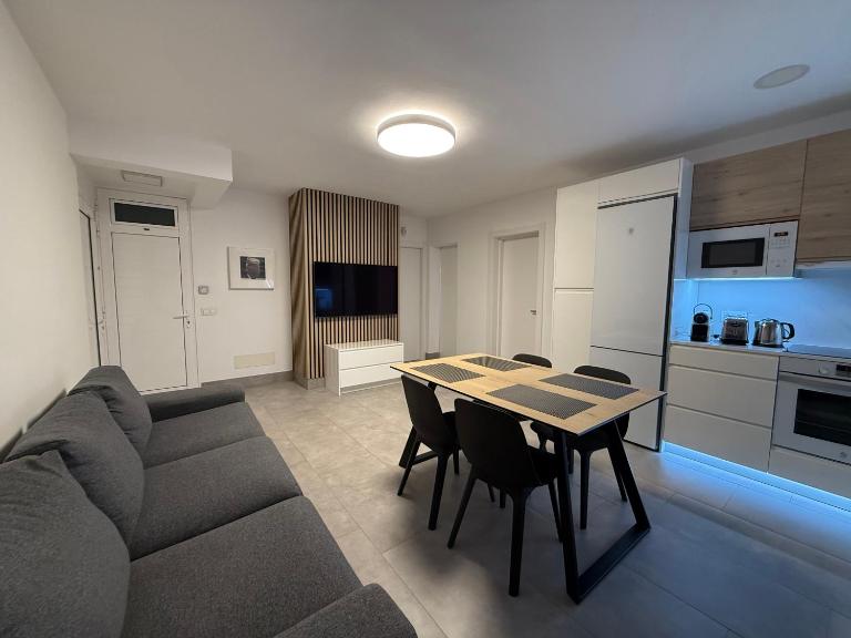 Izaro Apartamento Atico de Lujo cerca de Playa Dorada - B&B spiaggia di Blanca