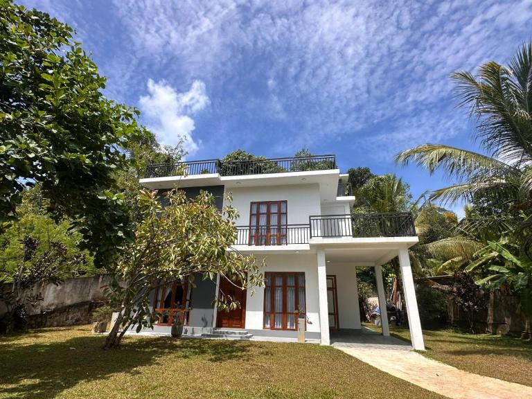 Primrose Villa - Entire PrivateVilla at Hikkaduwa - Chambres d'hôtes Hikkaduwa