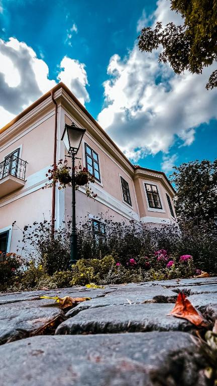 Kaštieľ Nána - B&B Nána