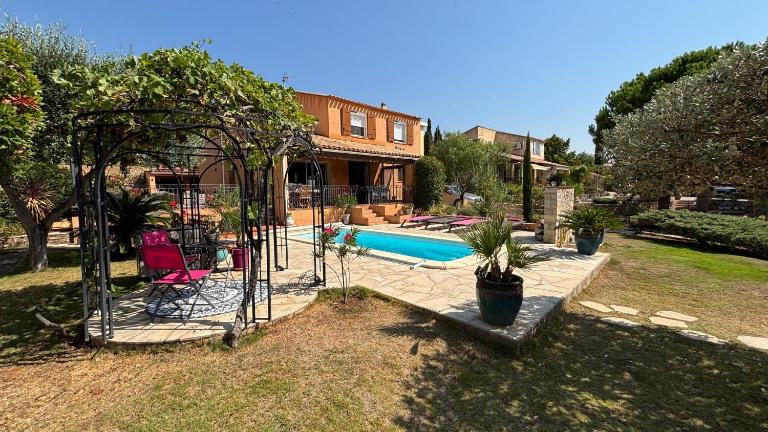 Villa 900 m du centre et plages, piscine, parking - B&B Bandol