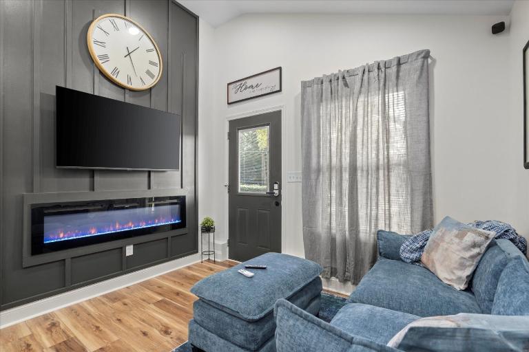 2BD 2BA Designer Cottage in Decatur - Bed and Breakfast Decatur