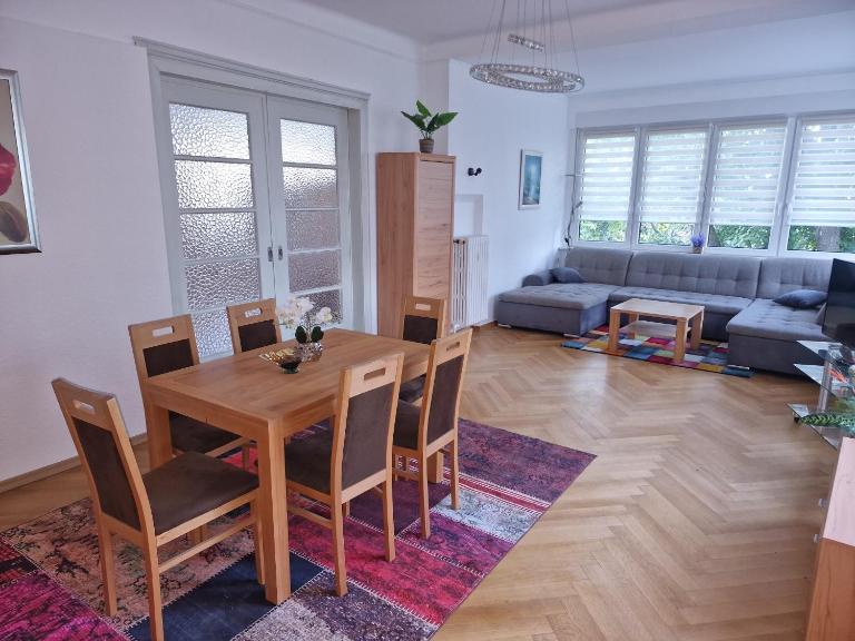 Villa im Grünen - B&B Weißenfels