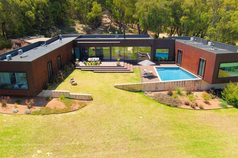 Sophie's Vineyard - Sprawling Scenery with Pool - B&B Yallingup