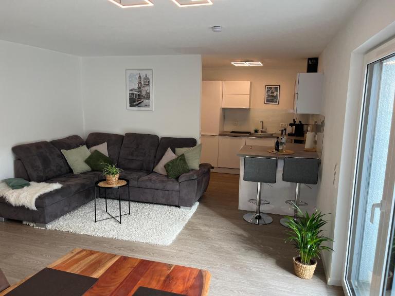 Modernes Apartment mit großer Terrasse & Parkplatz - B&B Schwäbisch Hall