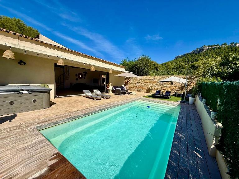 Villa au coeur des vignes avec jacuzzi privé - B&B Cassis