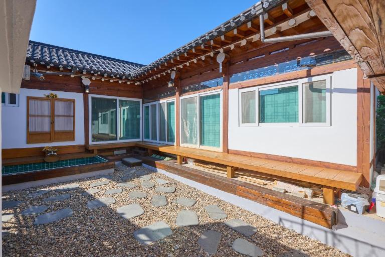 Andong Hanok Stay Traditonal House 안동별장 - B&B Yeondeunggok