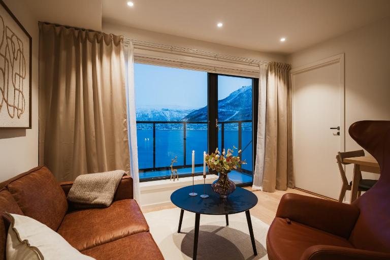 Aurora Two - Oceanfront Suite - Bed and Breakfast Tromsø