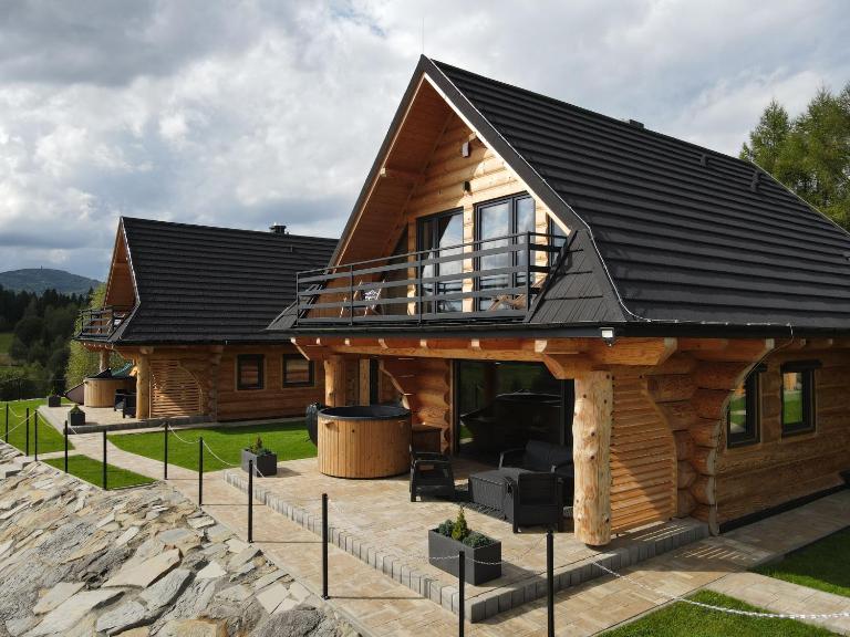 Domki Osada Klenina SAUNA & BALIA - Bed and Breakfast Kamienica