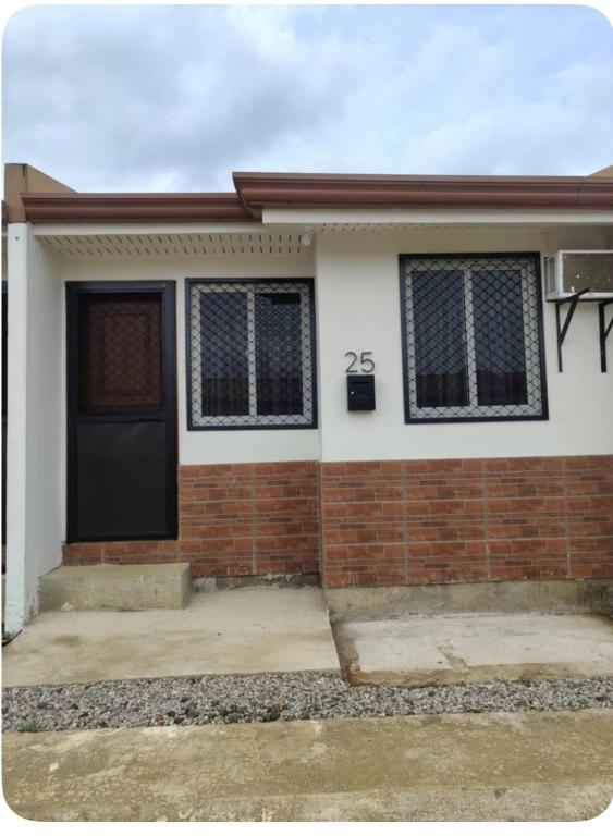 Joann Homestay 25 - B&B Ormoc
