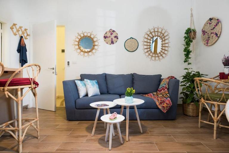 Boho-Chic Cozy 2BR - Apt & Balcony in Mar Mikhael - B&B El Mdaoura
