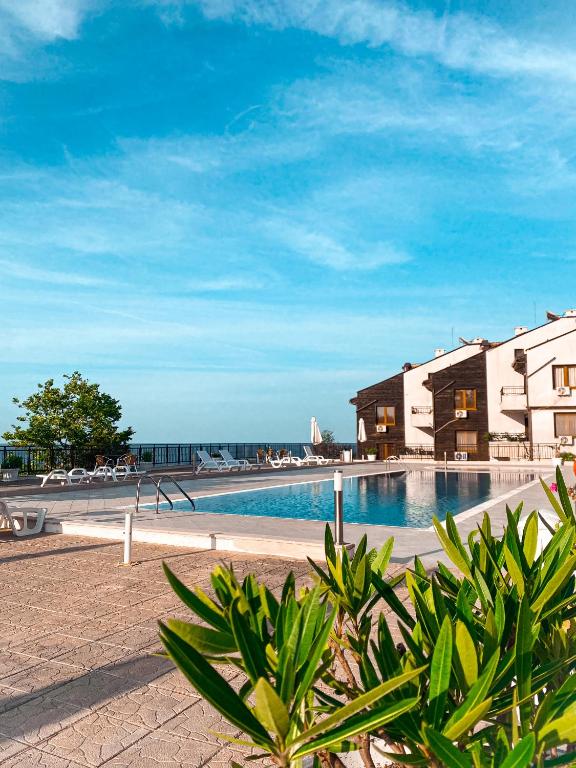 Poolside Paradise Apartment - Ferienwohnung Sosopol