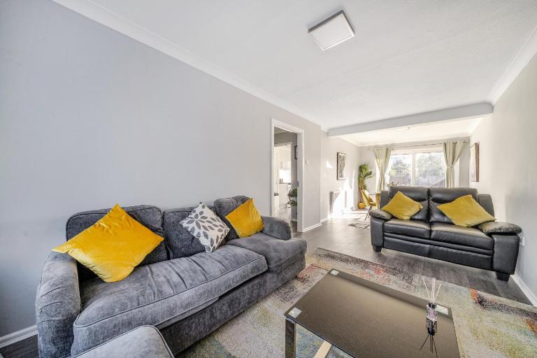 Luxury 3-Bedrooms House With Parking - Ferienwohnung Abbey Wood