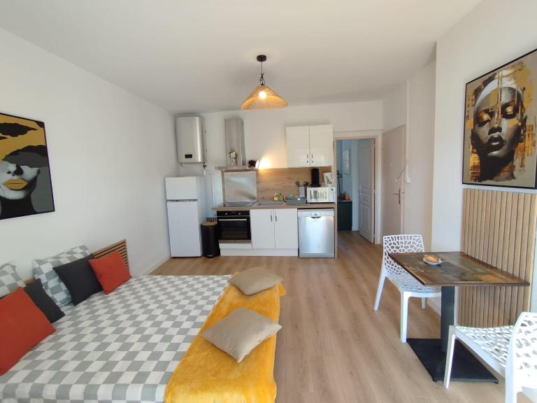 Appart T2 wifi Tv Balcon Jardin Parking - Bed and Breakfast Montélimar