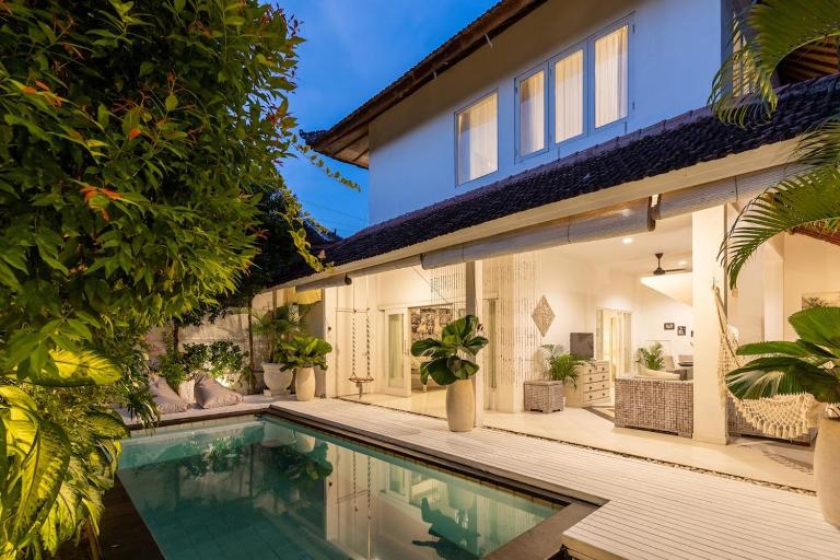 Villa 5mins to KuDeTa Beach club - Bed and Breakfast Seminyak