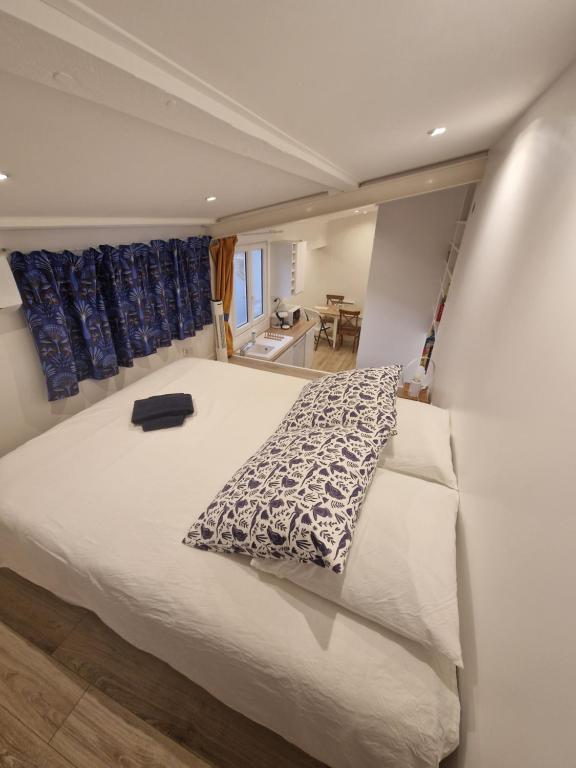 Massilia Shelter - Bed and Breakfast Marseille