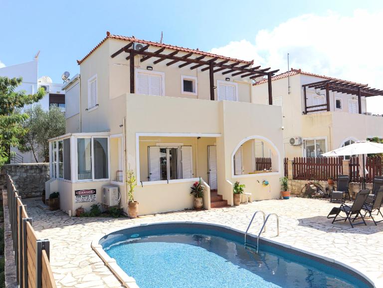 Naya Home - New listing! - B&B Almirida