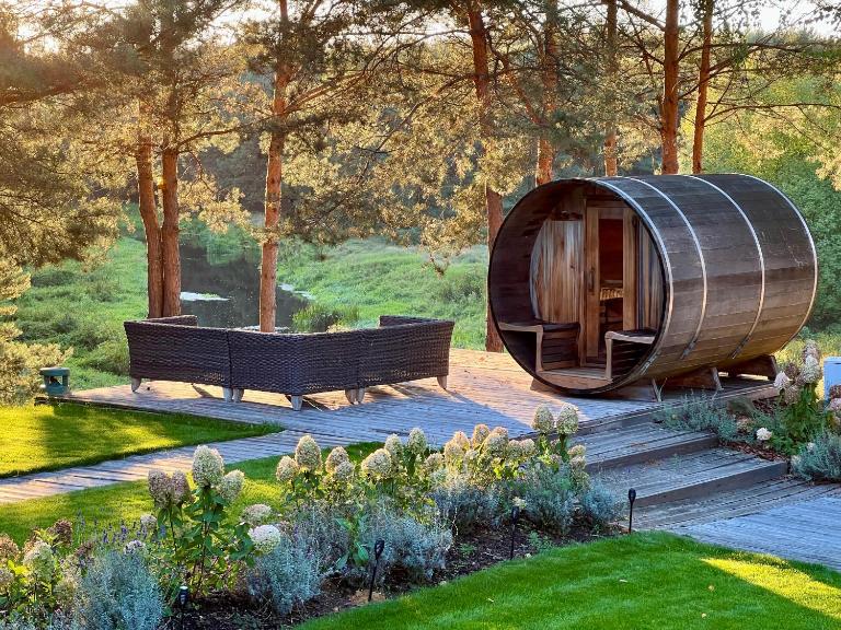Domek LAVENDA z widokiem na rzekę - Basen, Jacuzzi, Sauna - Magiczny ogród - 0,5ha prywatnej przestrzeni - B&B Zawady
