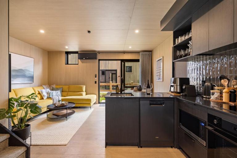 Contemporary & Cosy Oasis with Car Rental Options - B&B Queenstown