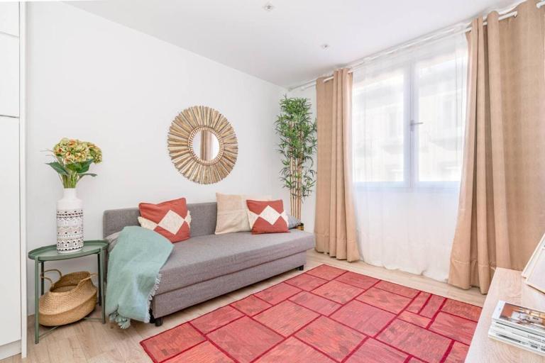 Latido de Chueca Calle Farmacia - B&B Madrid
