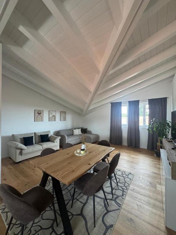 Apartment with Jacuzzi near Como Milano FREE PARKING - Bed and Breakfast Mozzate