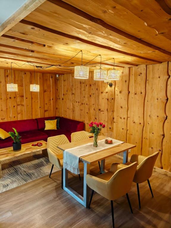 DOMEK NA GÓRACH z GORĄCĄ BALIĄ i SAUNĄ - B&B Nowy Sącz