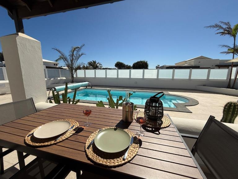 New Villa in Playa Blanca, Lanzarote -Adults Only- - Ferienwohnung Playa Blanca