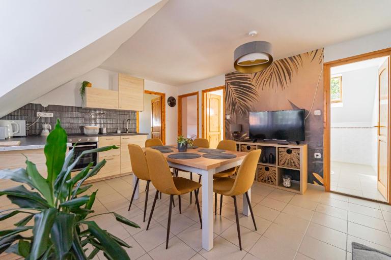 Varga Apartman - B&B Balatonberény