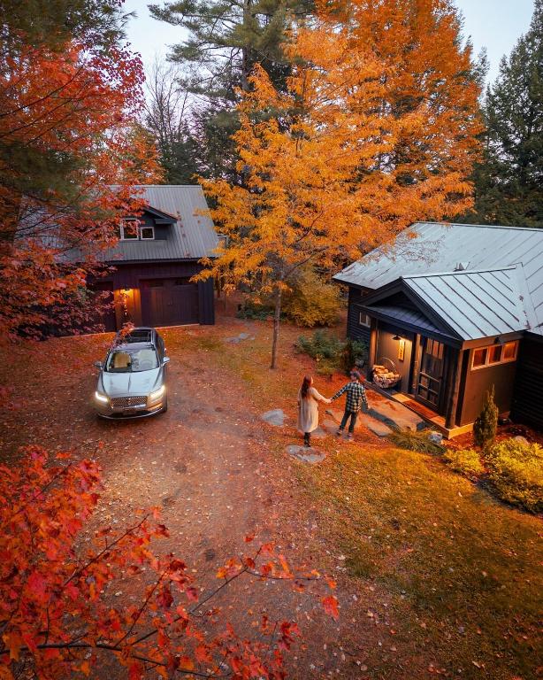 River Ridge Cabin, Clubhouse Included, 2 Units, Forest Setting, River Views, near Stowe - B&B Morristown