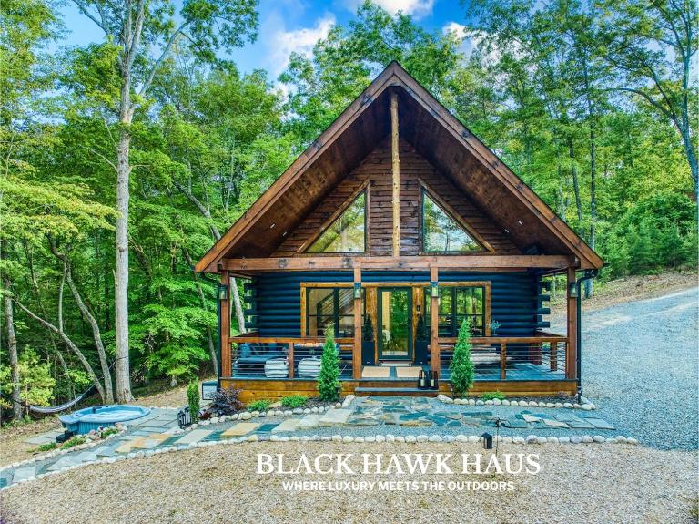 Cozy Chic Retreat Hot Tub, King Beds, Fire Pit - B&B Morganton