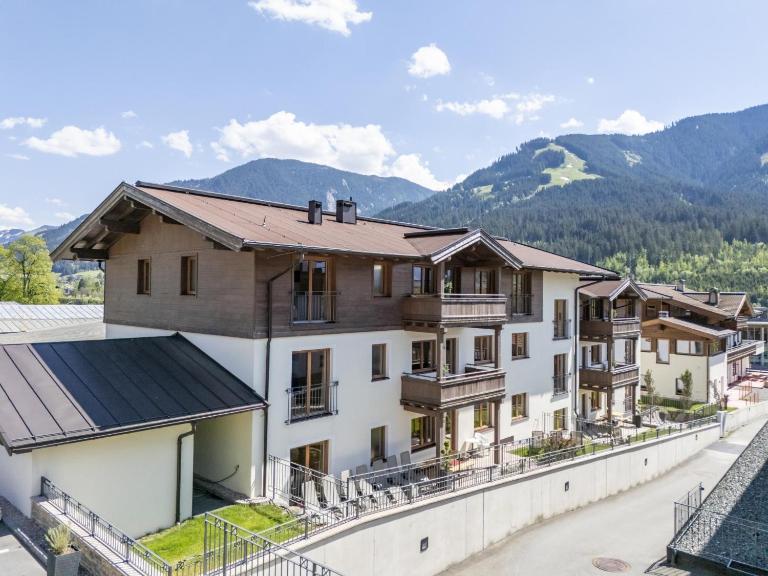 Next to the ski lift A 4 - B&B Brixen im Thale