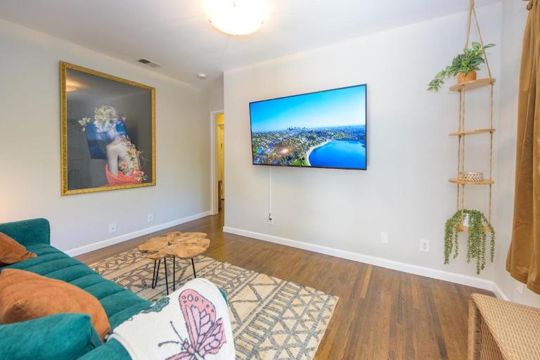 Charming and Cozy 1 Bedroom 1 Bathroom Guest Suite in Silverlake - B&B Los Angeles