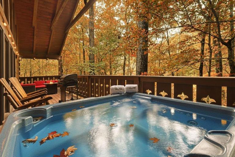 Couples Cabin In Gatlinburg - 3 Miles To Downtown - B&B Gatlinburg