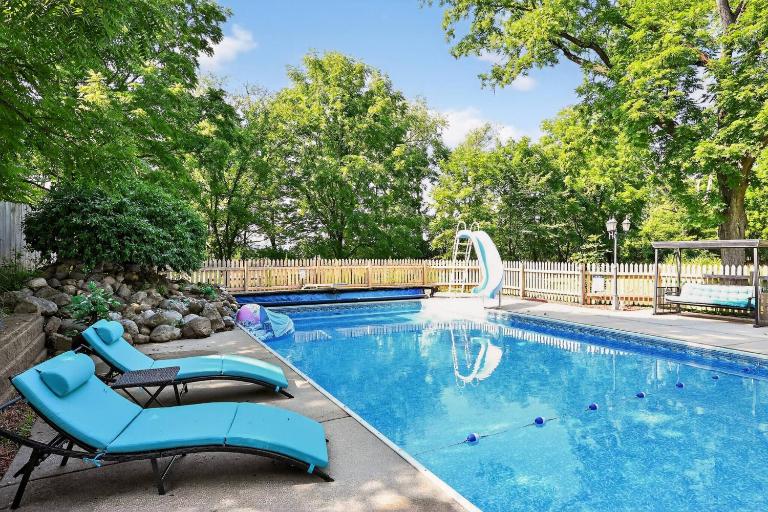 Secluded Luxe 5BR Estate| Pool, Wineries, Near ND - Bed and Breakfast Niles