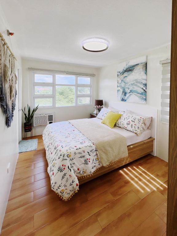 Modern Cozy 2-Bedroom Smart Lock Condo with Netflix 4K at Seawind Davao - Bed and Breakfast Davao