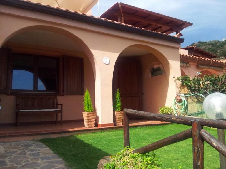 Villa Lobe - Bed and Breakfast Riva dei Pini