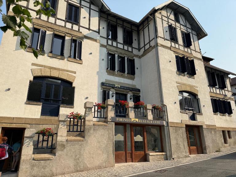 Apartamentos Pirineo - B&B Isaba